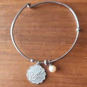 Vantel Pearls Silver Charm Bracelet with Pearl